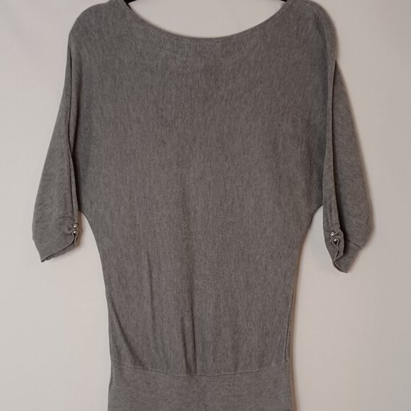 White House/Black Market Beautiful Rose Print Gray Top with some Glitter Size XS - Picture 3 of 11
